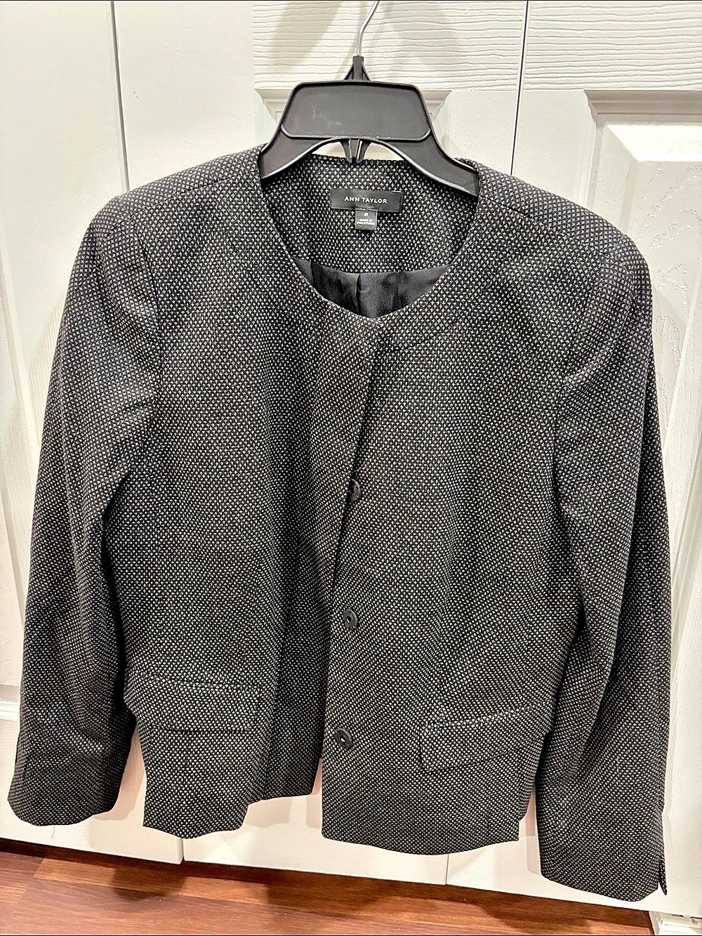 Ann Taylor Women's Textured Blazer in Black & White Size 8